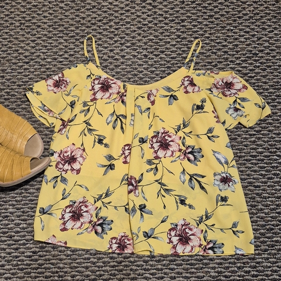 Soprano Tops - Soprano Floral Yellow Purple Lined Pleated Women's Top‎ Size Small 004